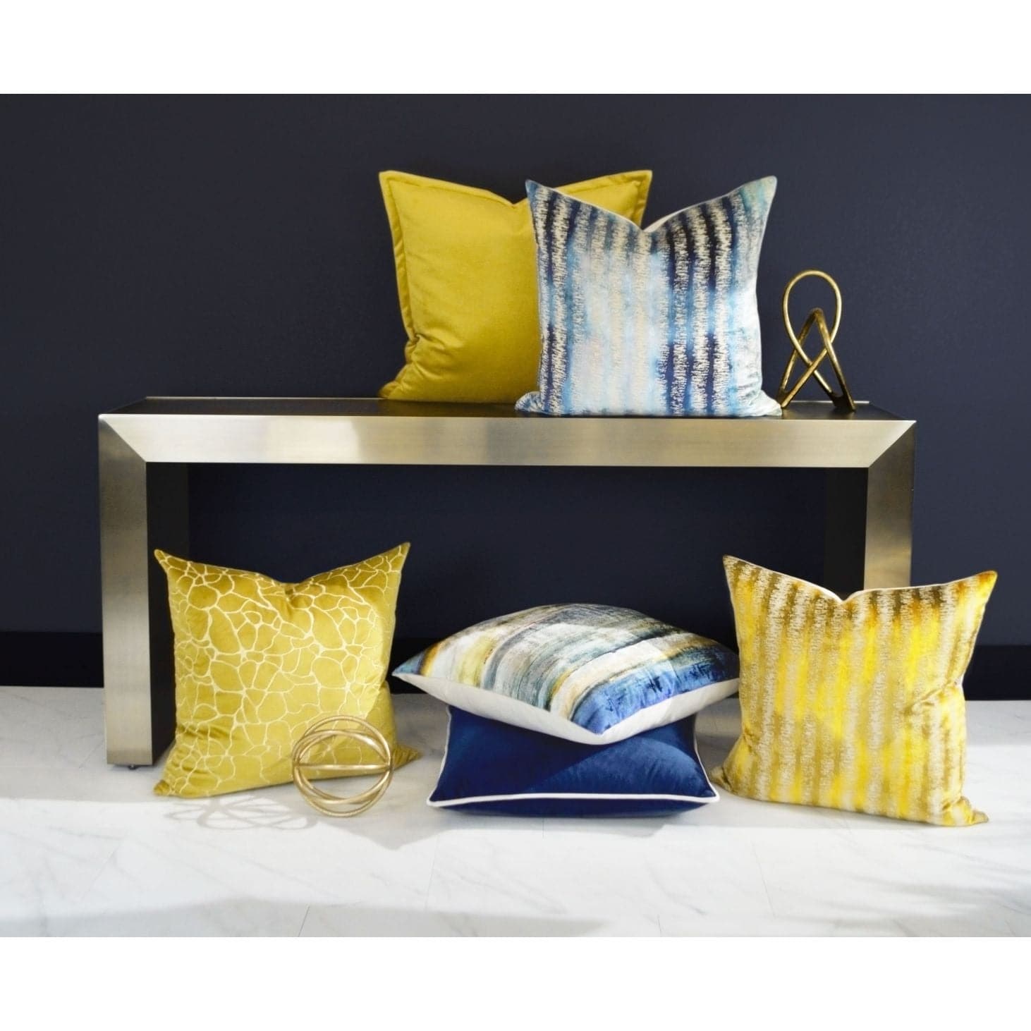 Throw Pillows: How to Style and Choose the Perfect Decorative Pillows