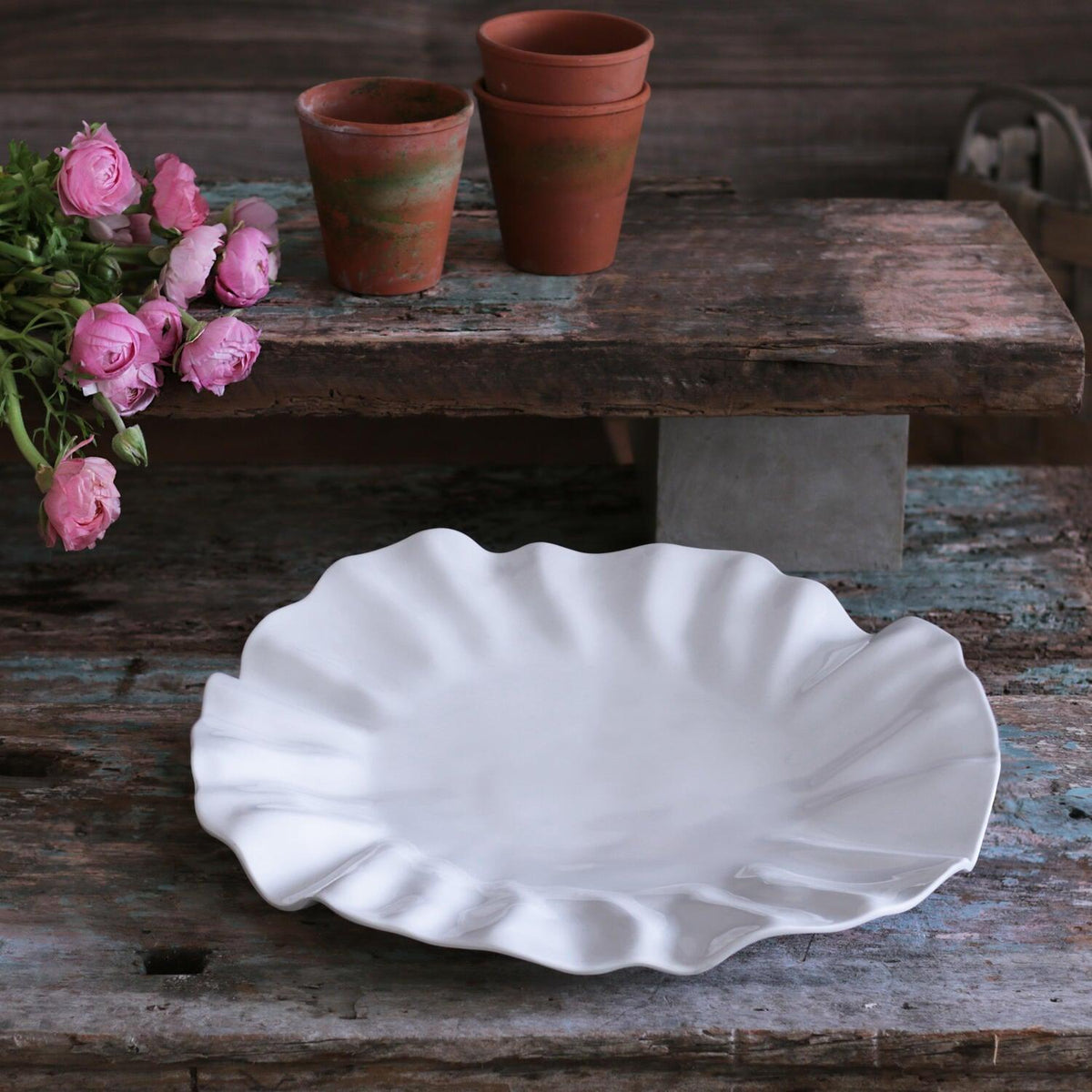 Vida White Bloom Large Round Serving Platter