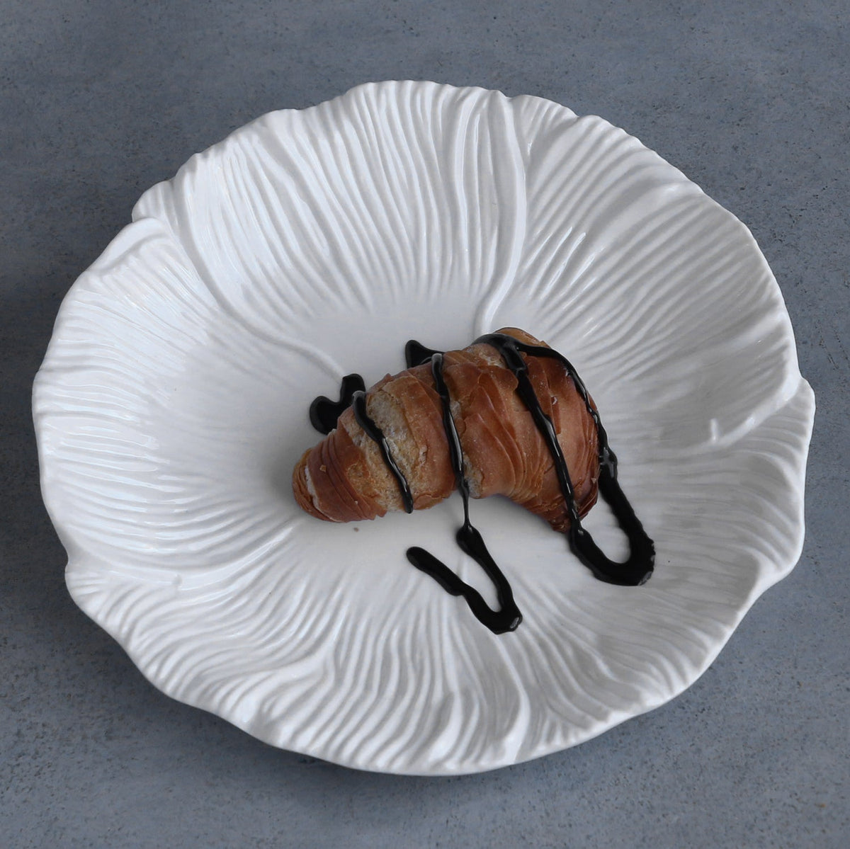 White Lettuce 9" Salad Plate Set of 4 - Plate Detail | Bone & Brass