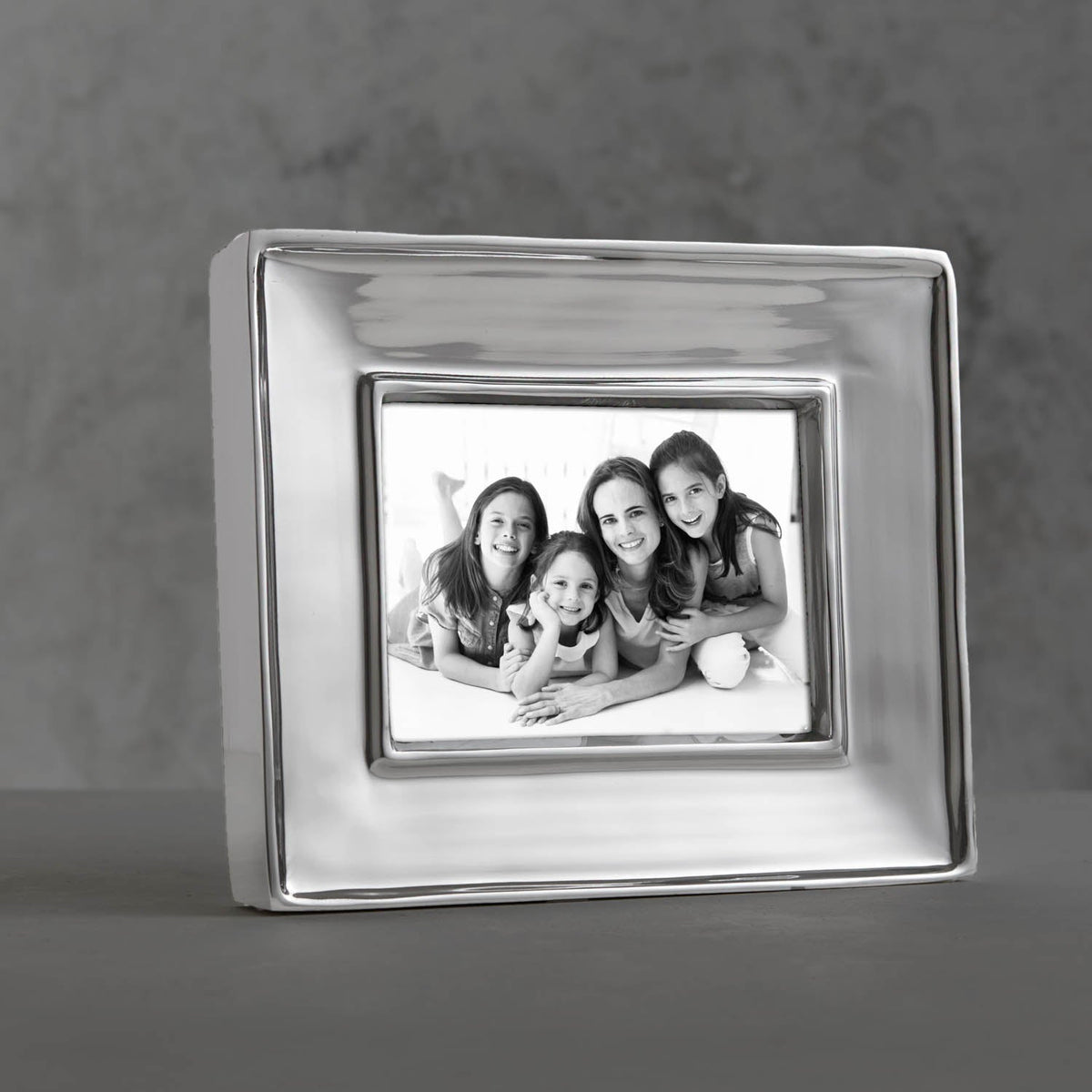 Frame Soho Madison 5 x 7 Horizontal Frame - Frame Side View | Bone & Brass