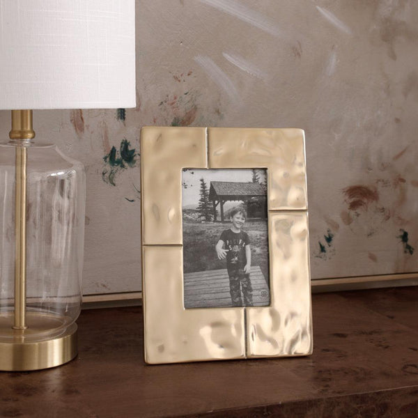Frame Sierra Modern Asimetric 4 x 6 Vertical (Gold) - Frame Detail | Bone & Brass