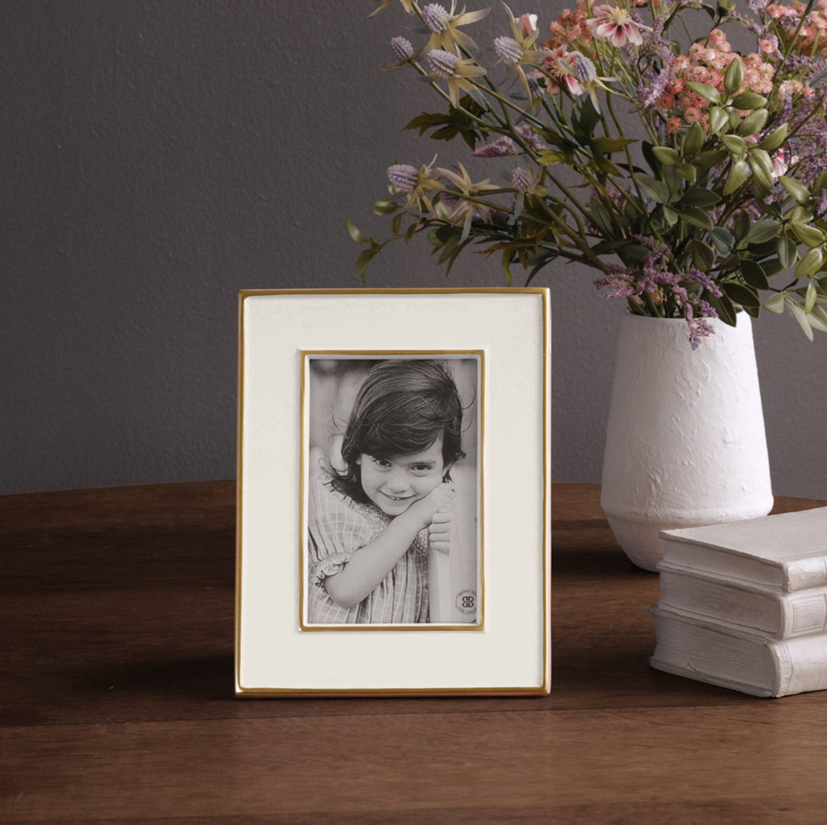 Frame Encanto Jason 4 x 6 (Cream) - Frame Corner Detail | Bone & Brass