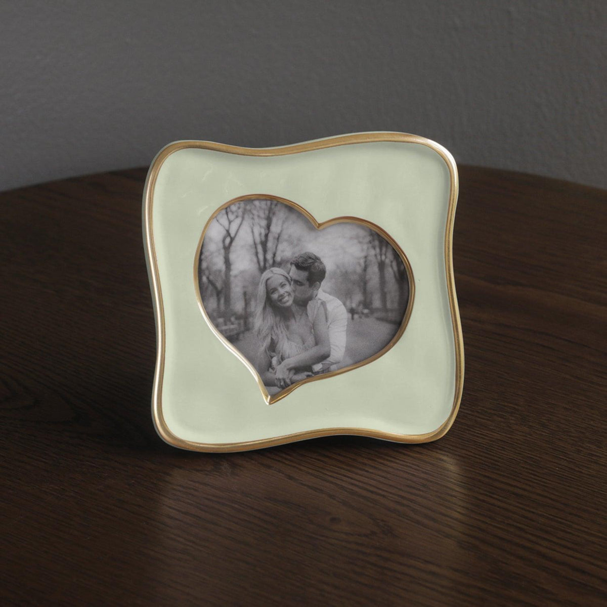 Frame Encanto Curved Heart 5 x 5 (Pistachio) - Frame Corner Detail | Bone & Brass