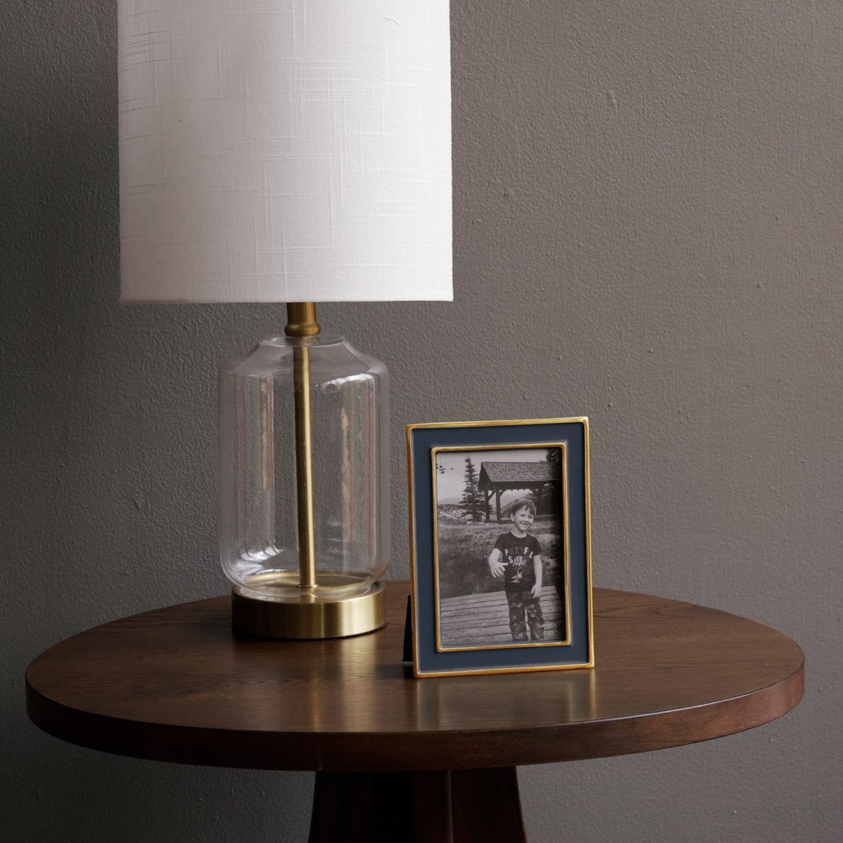 Frame Encanto Jason 4 x 6 (Midnight) - Frame Corner Detail | Bone & Brass
