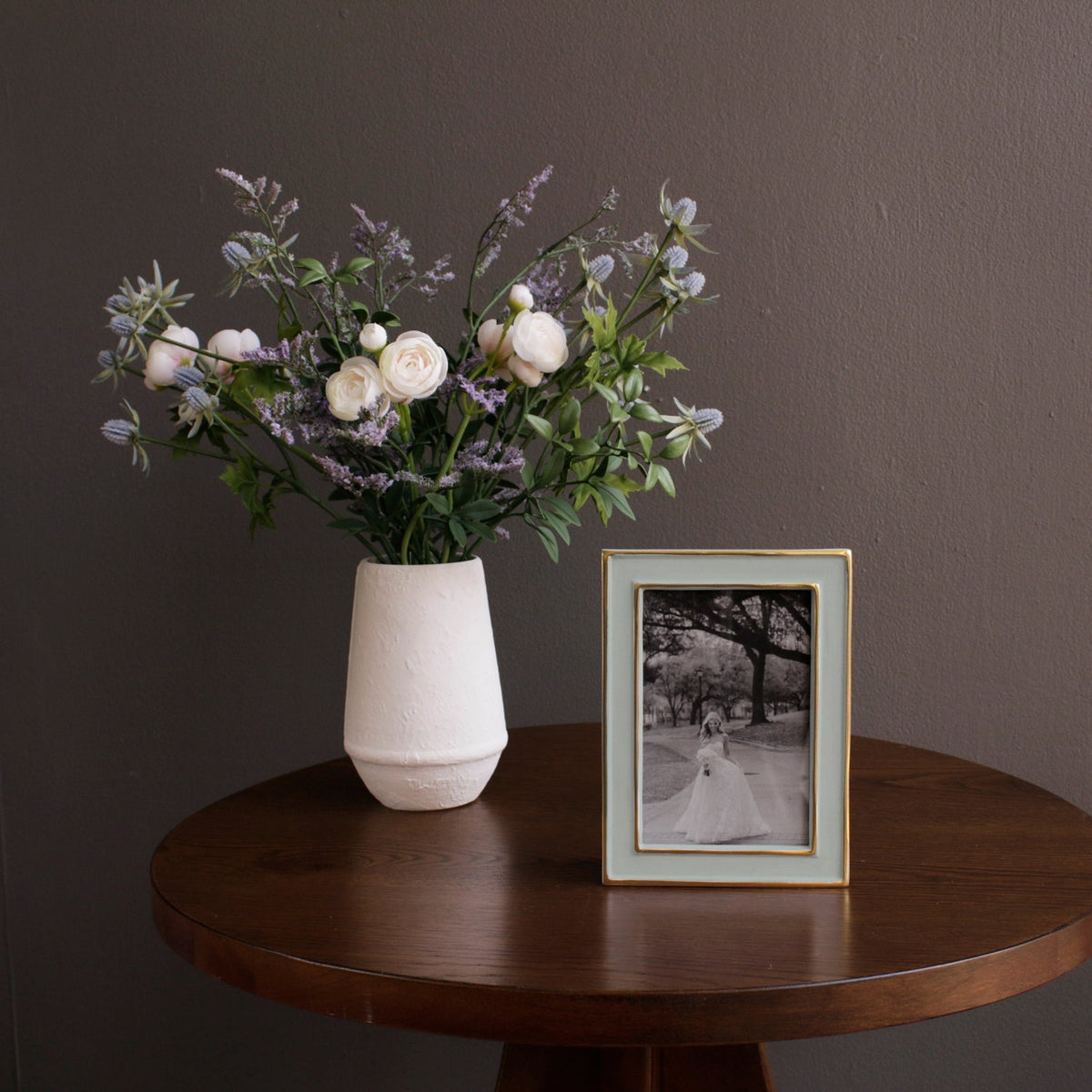 Frame Encanto Jason 4 x 6 (Slate) - Frame Corner Detail | Bone & Brass