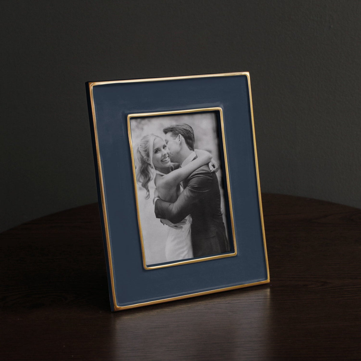 Frame Encanto Jason 5 x 7 (Midnight) - Frame Corner Detail | Bone & Brass