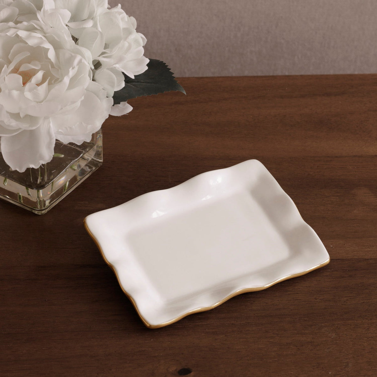 Encanto Vento Small Rectangular Tray (Cream) - Tray Detail | Bone & Brass