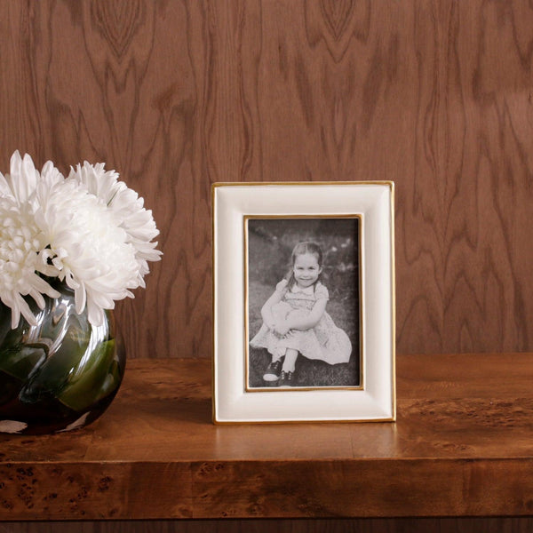 Frame Encanto Charlotte 4 x 6 Cream - Frame Detail | Bone & Brass