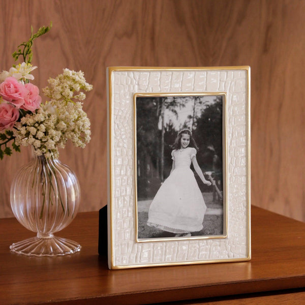 Frame Encanto Croc 4 x 6 Cream - Frame Detail | Bone & Brass