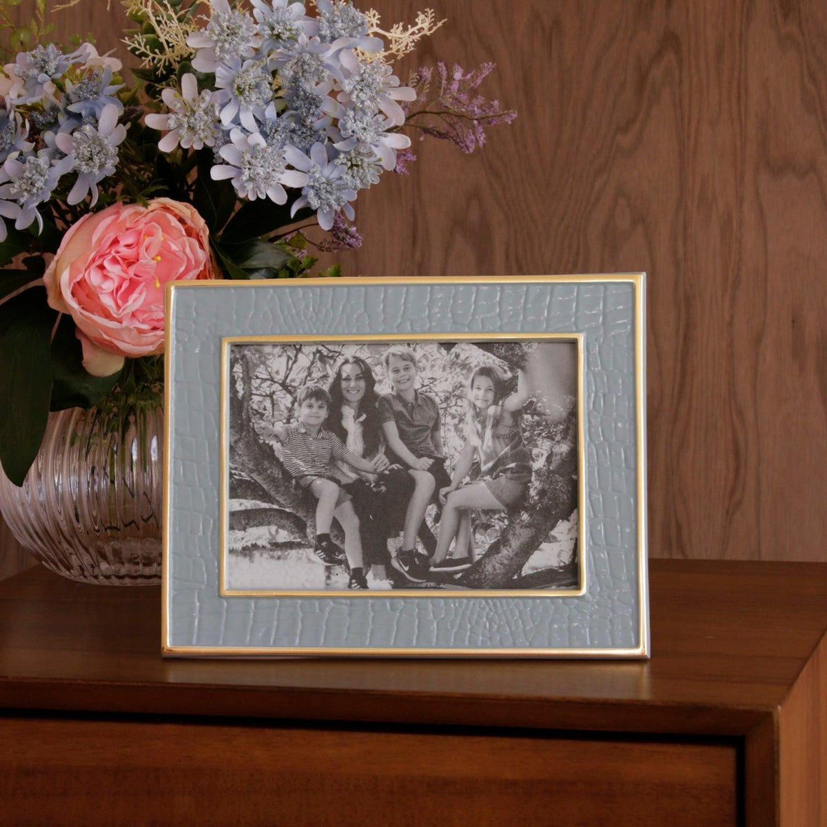 Frame Encanto Croc 5 x 7 Slate - Frame Detail | Bone & Brass
