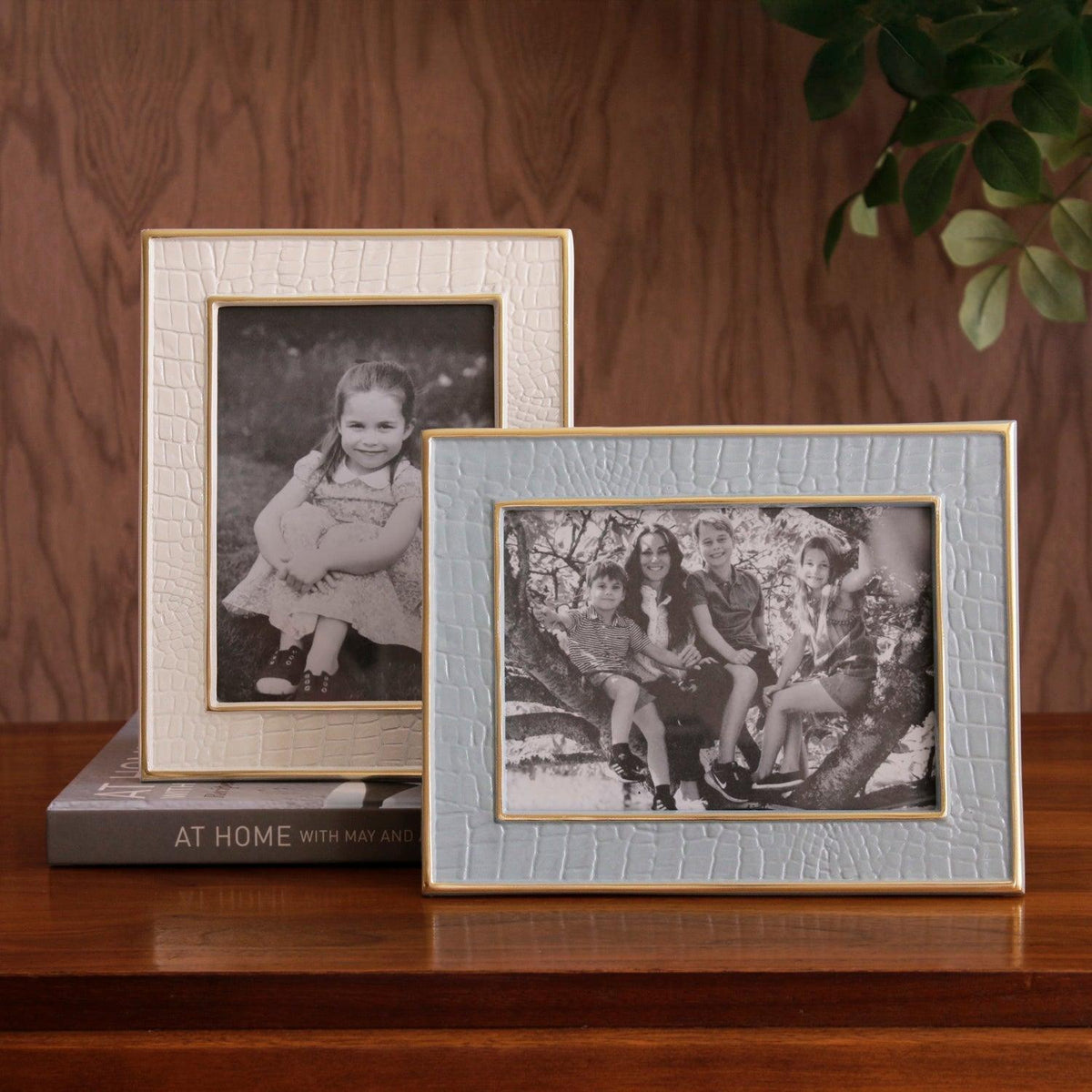 Frame Encanto Croc 5 x 7 Slate - Frame Corner Detail | Bone & Brass