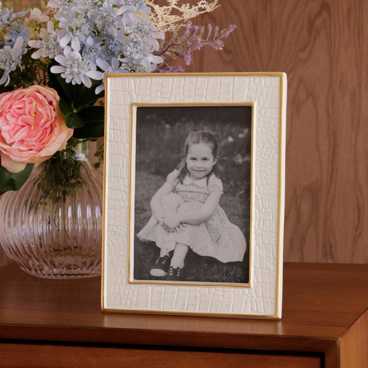 Frame Encanto Croc 5 x 7 Cream - Frame Detail | Bone & Brass