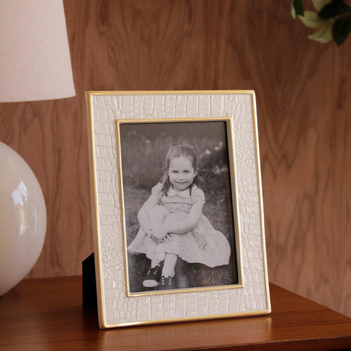 Frame Encanto Croc 5 x 7 Cream