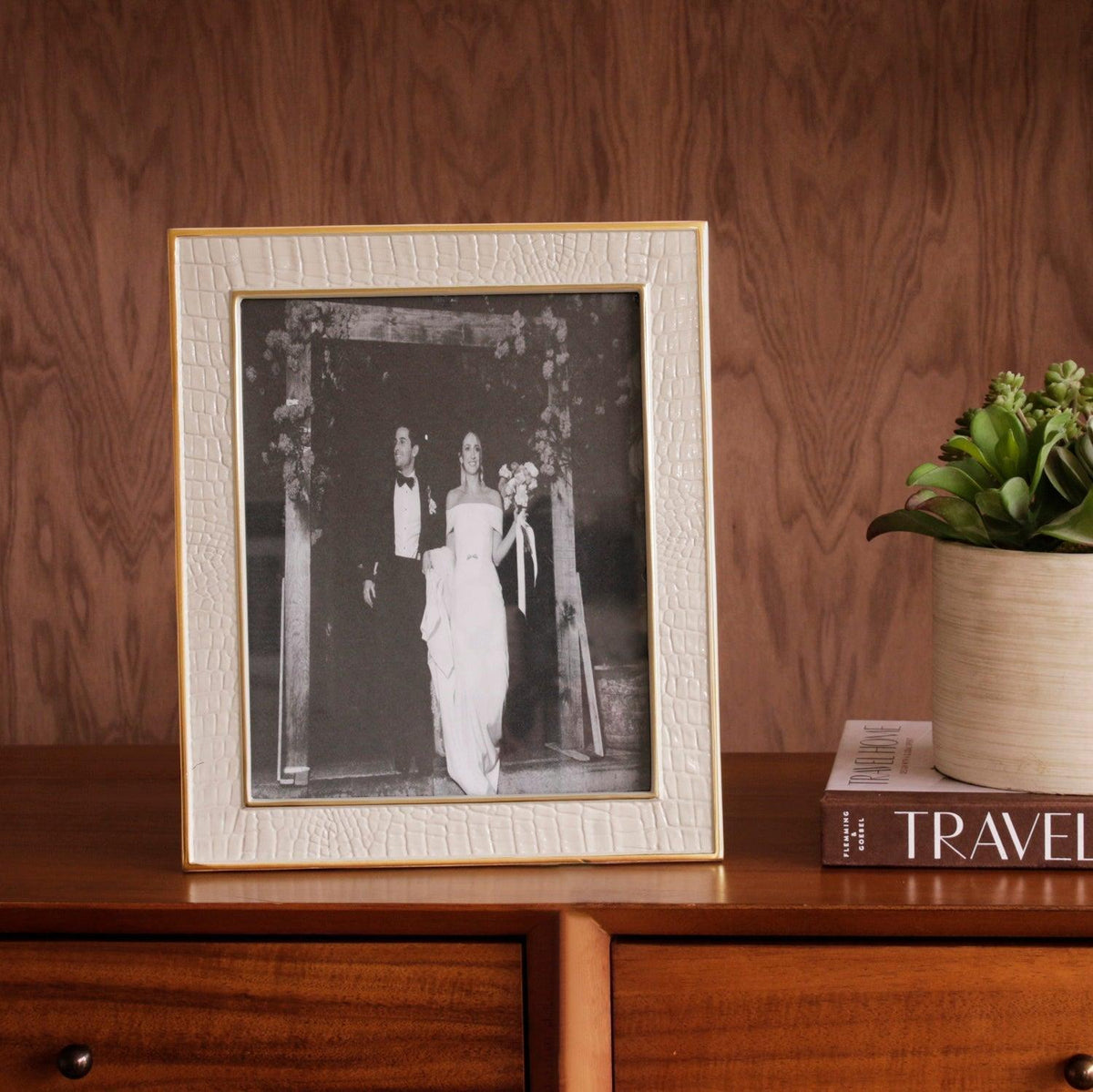 Frame Encanto Croc 8 x 10 Cream - Frame Detail | Bone & Brass