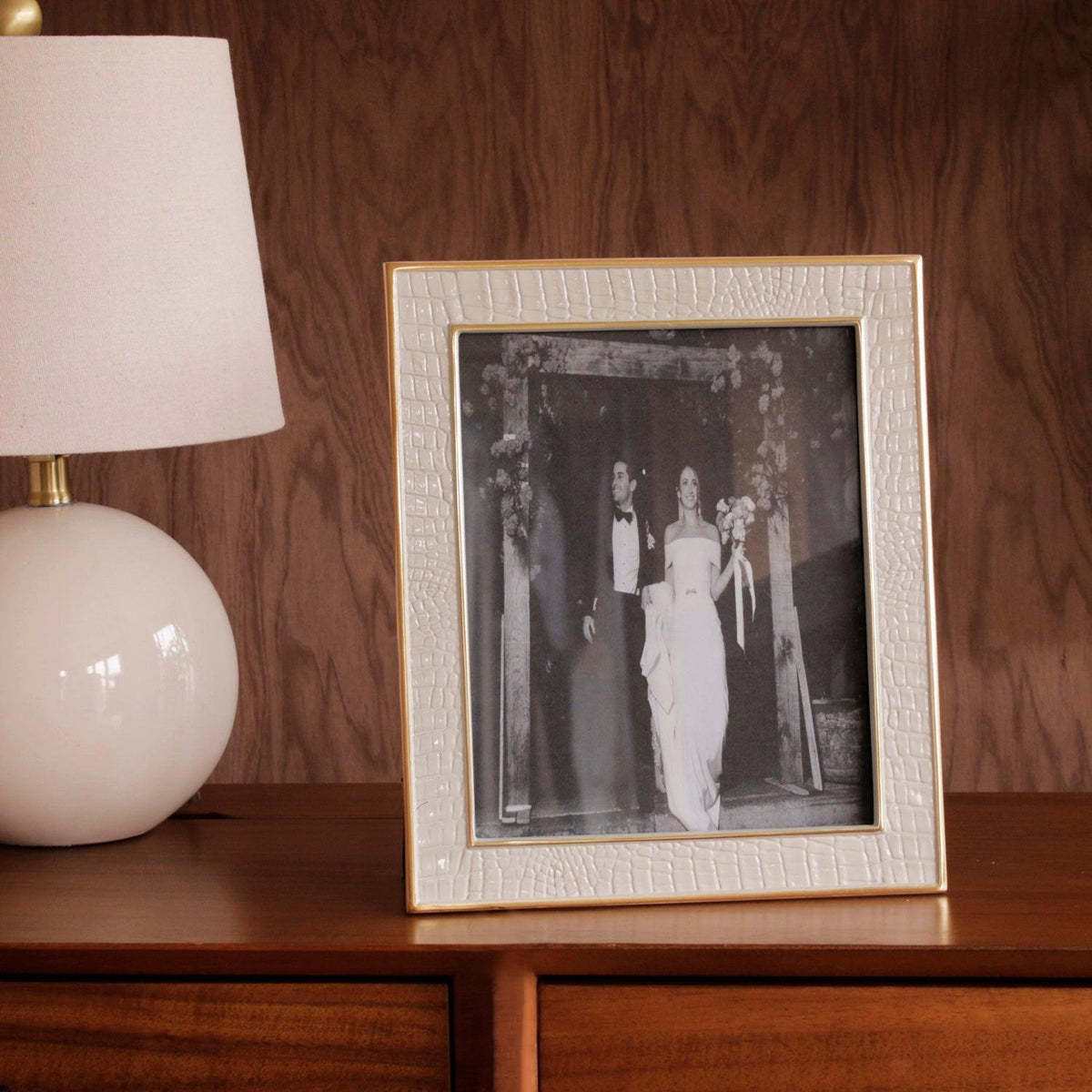 Frame Encanto Croc 8 x 10 Cream - Frame Corner Detail | Bone & Brass