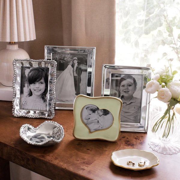 Frame Encanto Curved Heart 5 x 5 (Pistachio) - Frame Side View | Bone & Brass