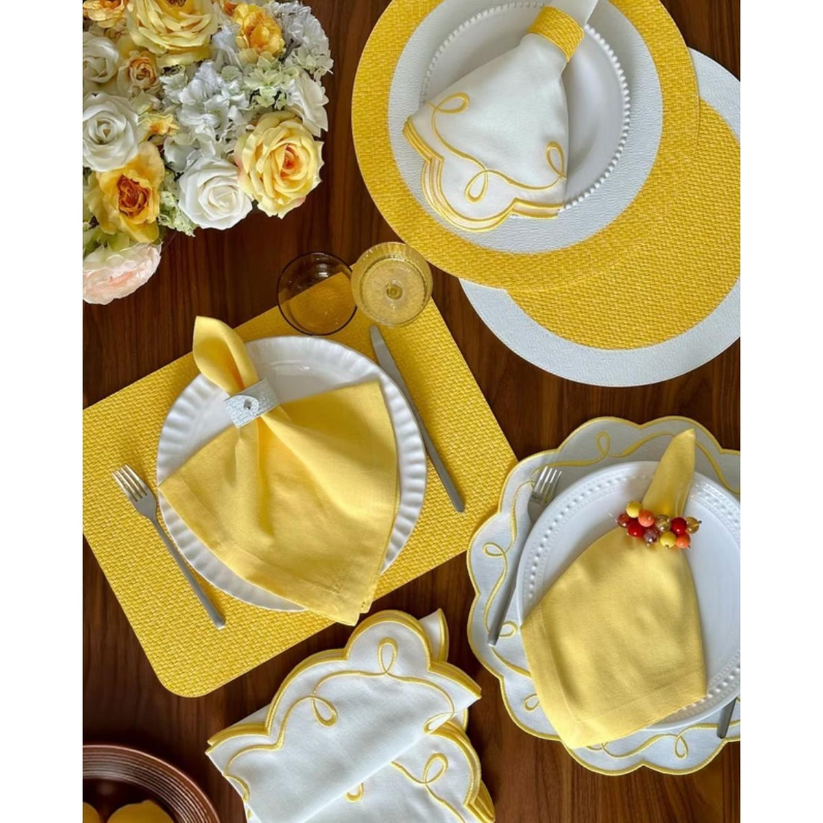 Halo Reversible Round Placemats, Set 4 - Placemat Texture Detail | Bone & Brass