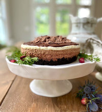 VIDA Nube White Round Pedestal Cake Plate