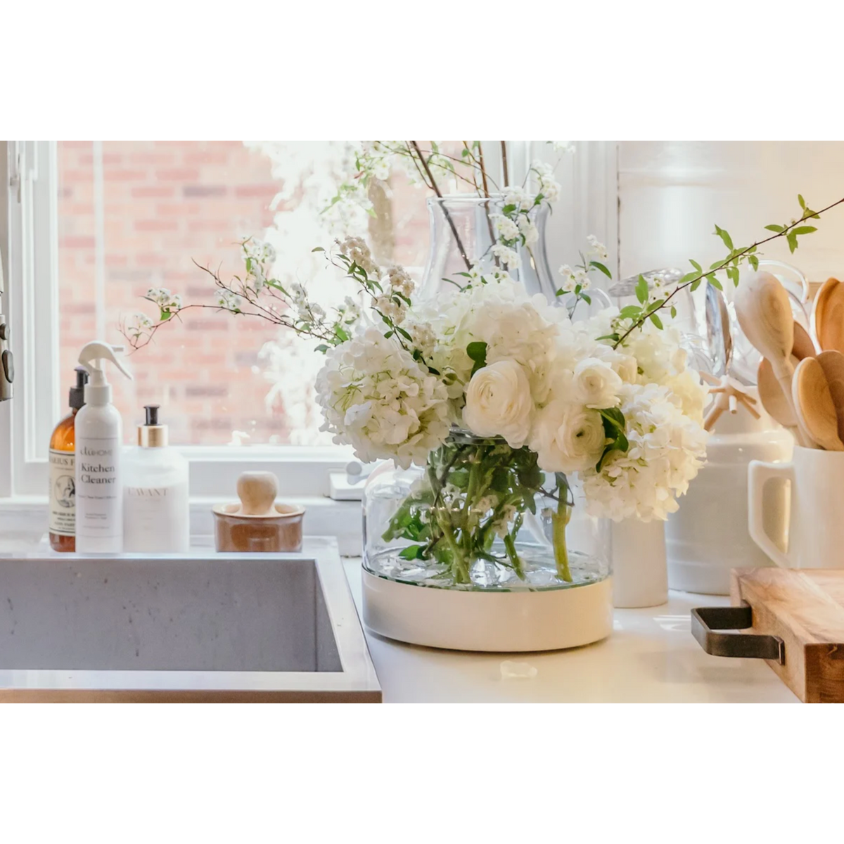 Bloom Vase with Removable White Base