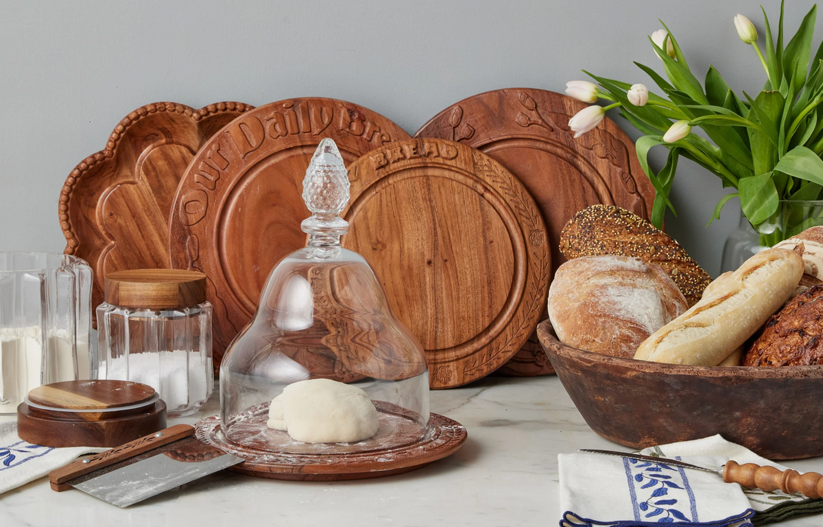 Vintage English Bread Board, Medium Scalloped