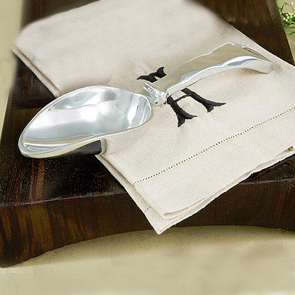Soho Ice Scoop - Scoop Detail | Bone & Brass