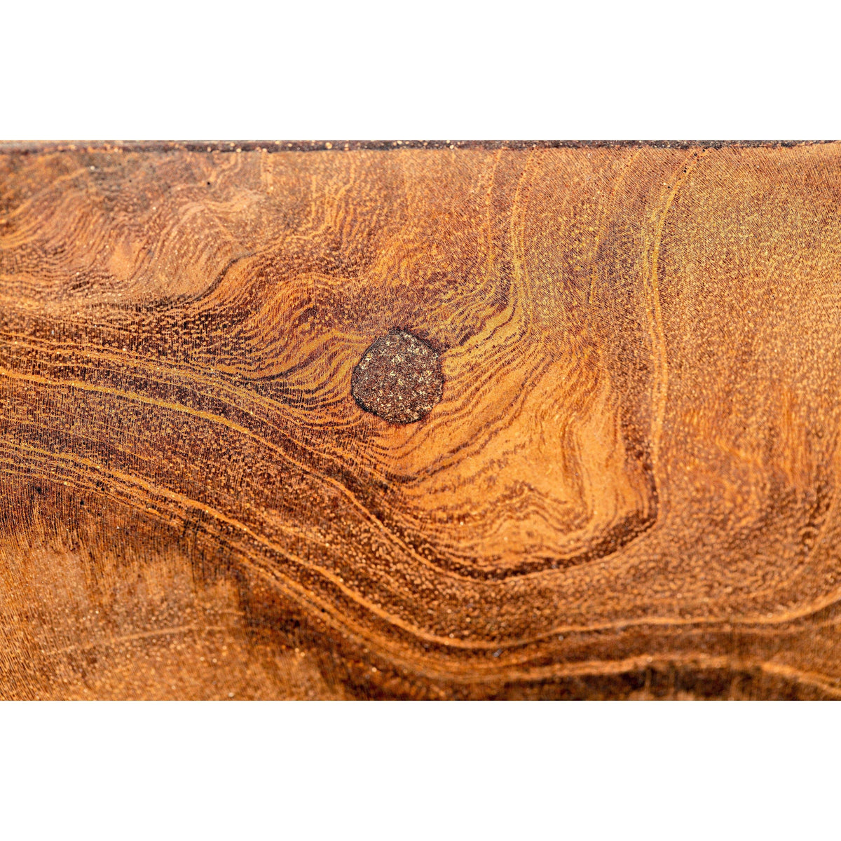 Close-up of Vert coffee table's solid teak wood surface, showing rich grain patterns and a natural knot.